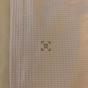 Men’s white lululemon workout shirt